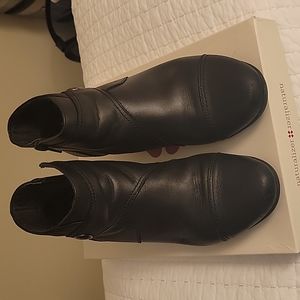 Clark's boots, black 7W